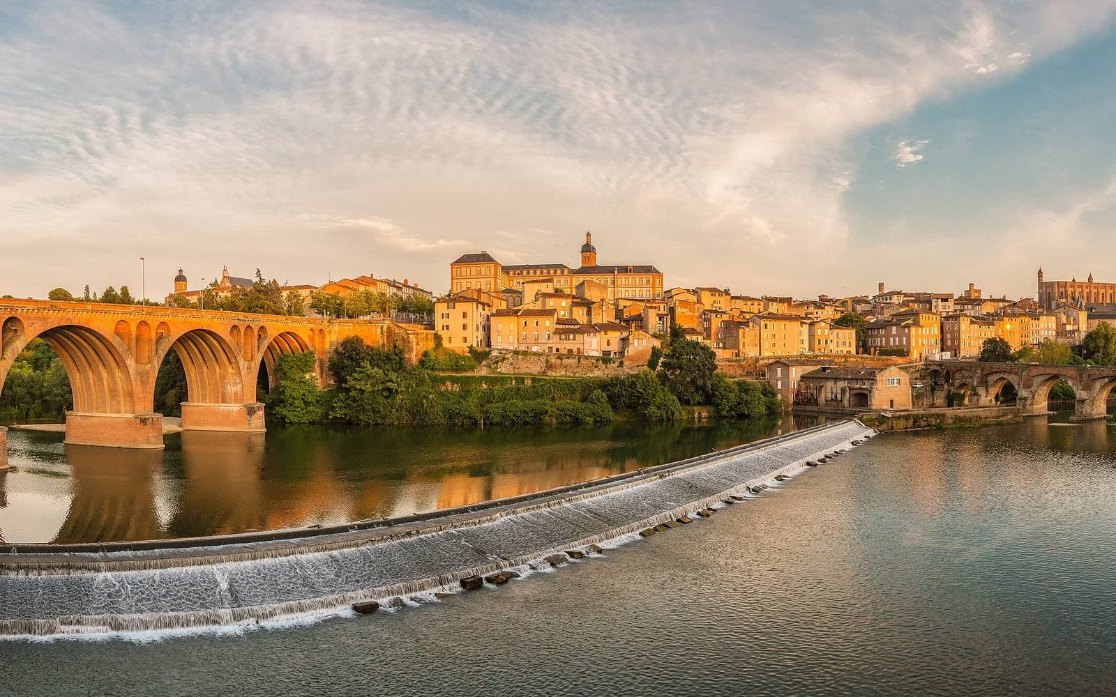 Vue d'Albi et du Pont-Vieux sur le Tarn