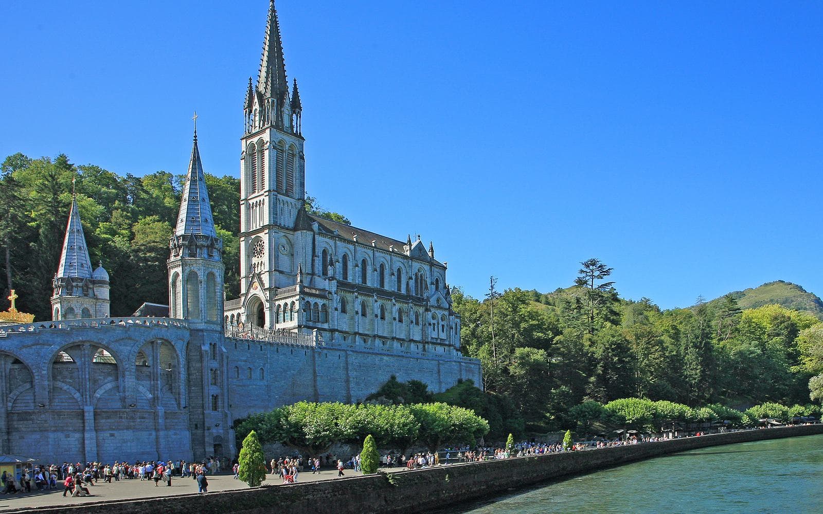 La basilique de l'Immaculée-Conception au sanctuaire de Lourdes
