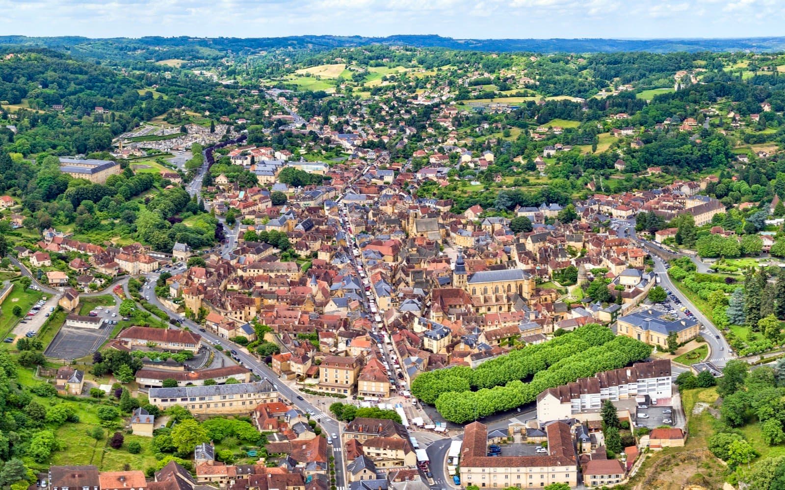 La vieille ville de Sarlat-la-Canéda vue du ciel